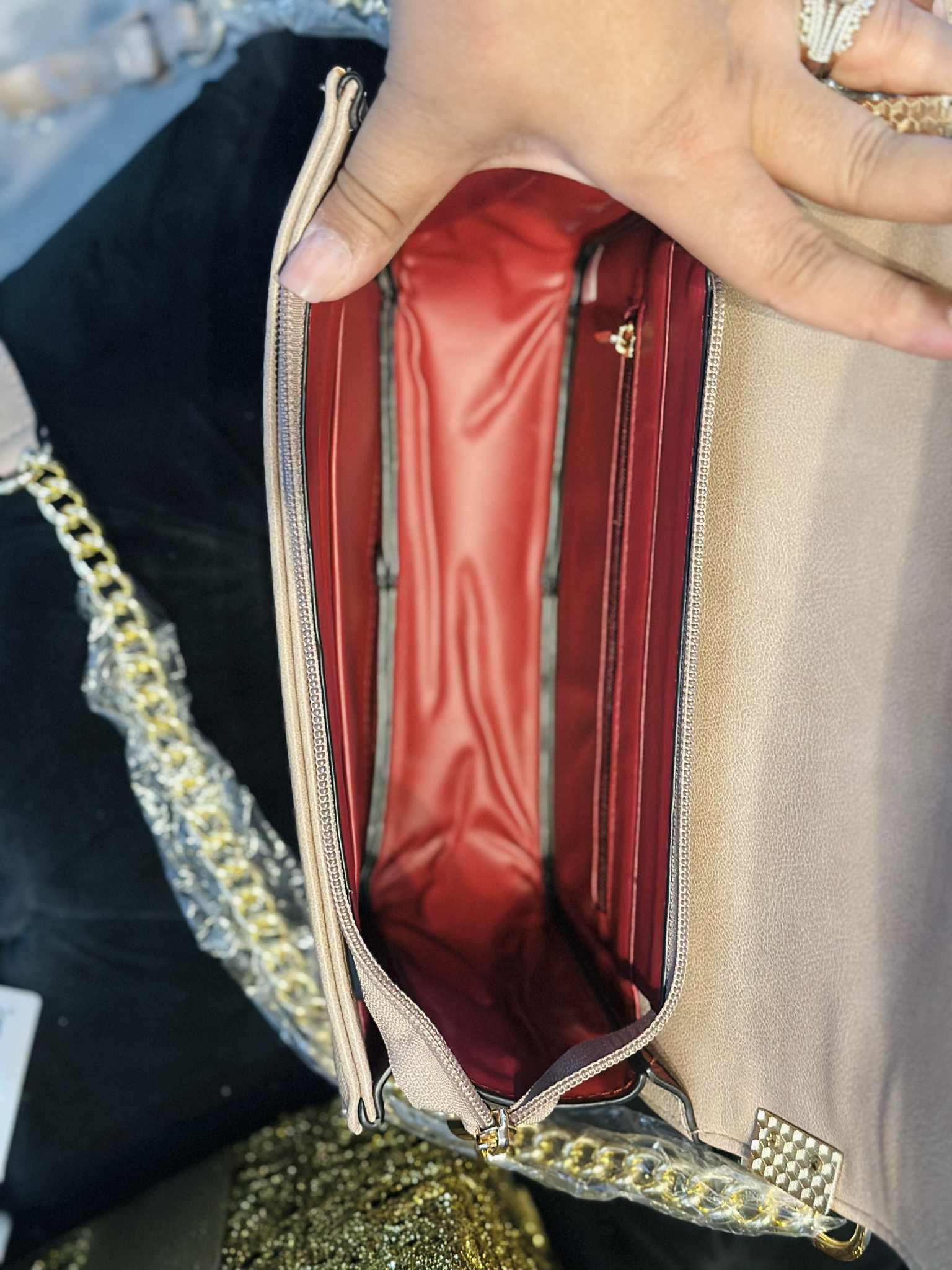 Luxury Handbag Leather W/Gold Chain Crossbody Strap Red Interior